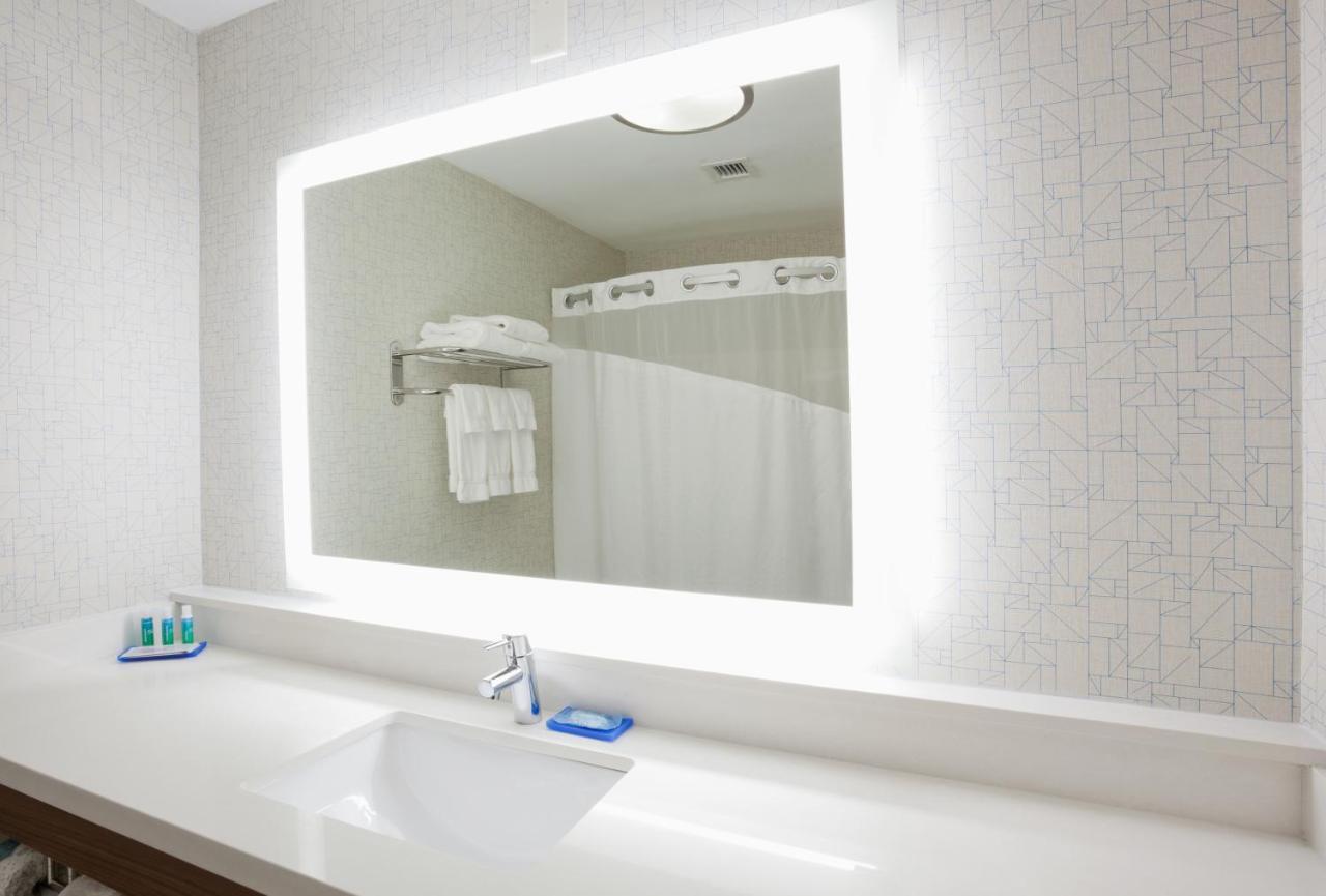 Express & Collins By Ihg 2*