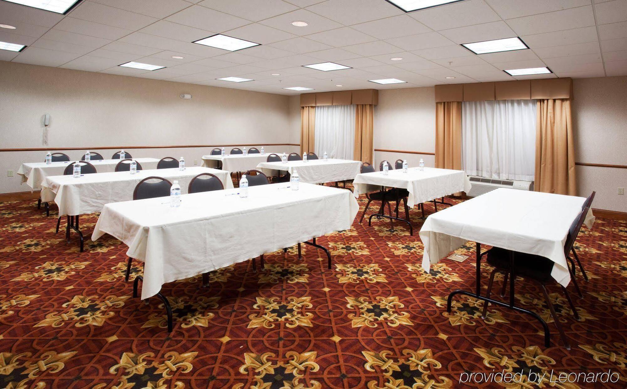 Hotel Express & Collins By Ihg 2*