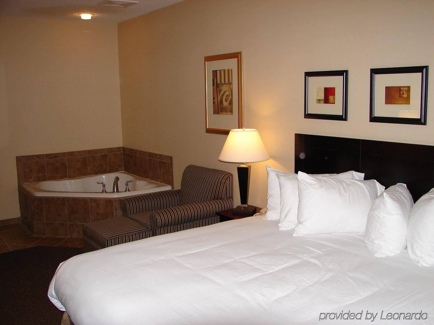 Express & Collins By Ihg Hotel