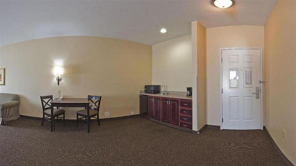 Hotel Express & Collins By Ihg 2*